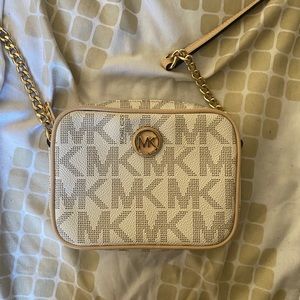 Micheal Kors purse